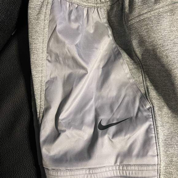 Nike Sample Training Pant - Picture 2 of 8